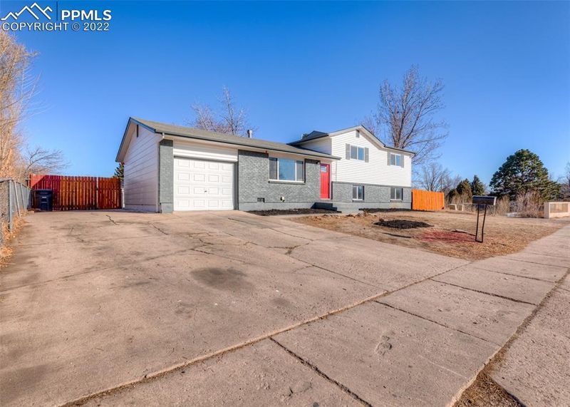 1319 N Murray Blvd, Colorado Springs, CO 80915