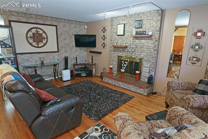 1321 Delaware Dr, Colorado Springs, CO 80909