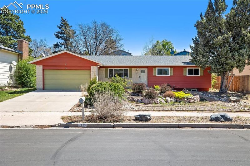 1323 Sanderson Ave, Colorado Springs, CO 80915