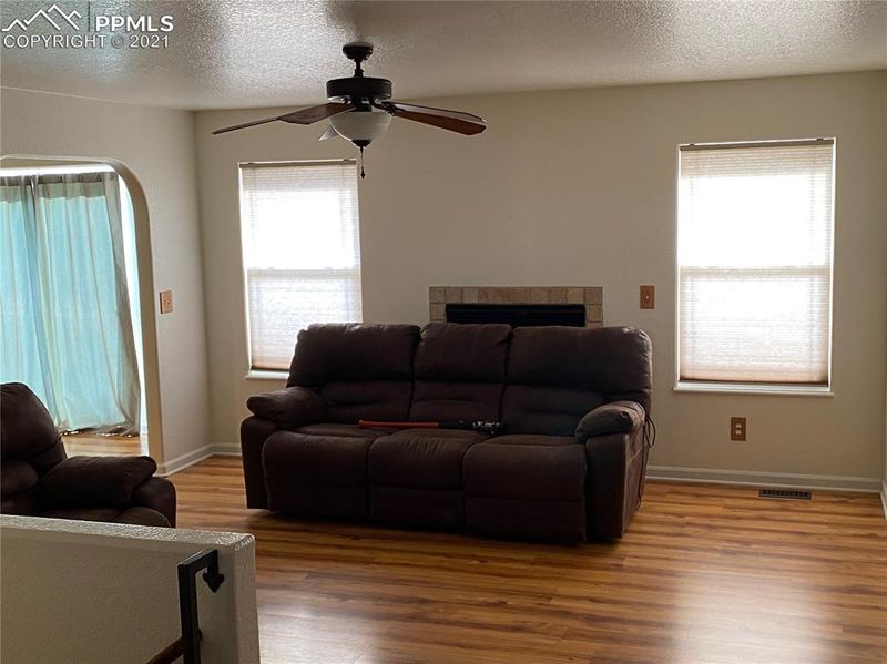 1327 28th Ln, Pueblo, CO 81006