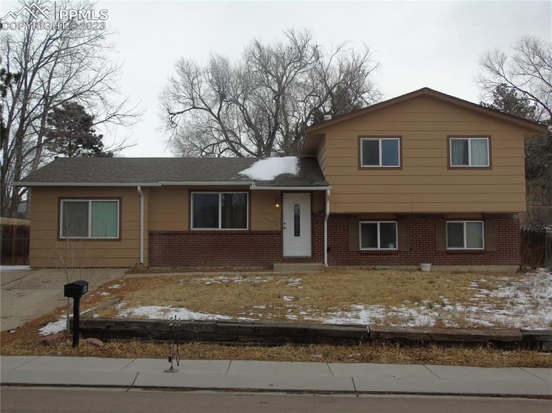 1327 Hathaway Dr, Colorado Springs, CO 80915