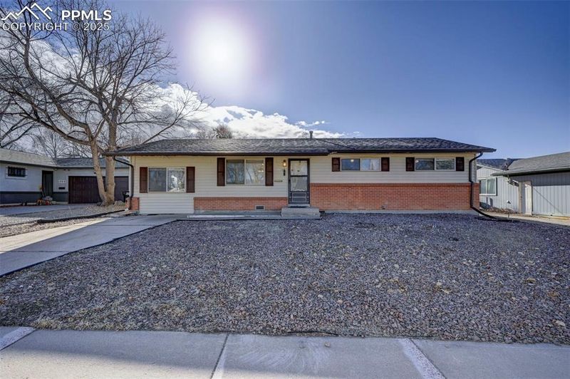 1327 Server Dr, Colorado Springs, CO 80910