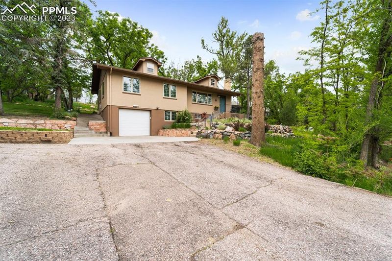 1328 Cheyenne Blvd, Colorado Springs, CO 80906