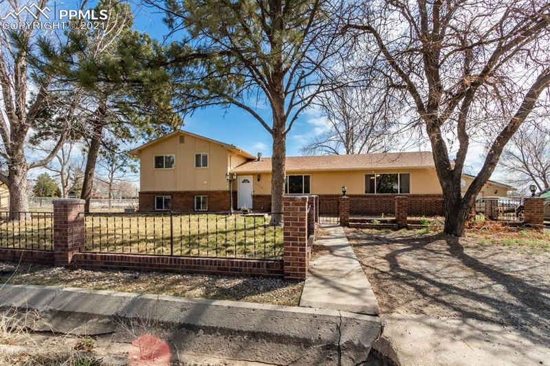 1330 30th Ln, Pueblo, CO 81006