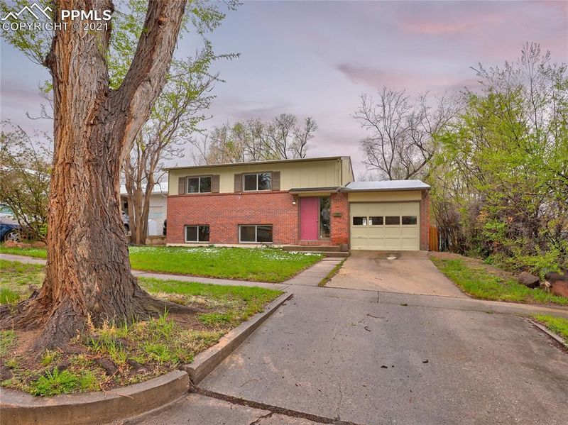1332 Mcarthur Ave, Colorado Springs, CO 80909