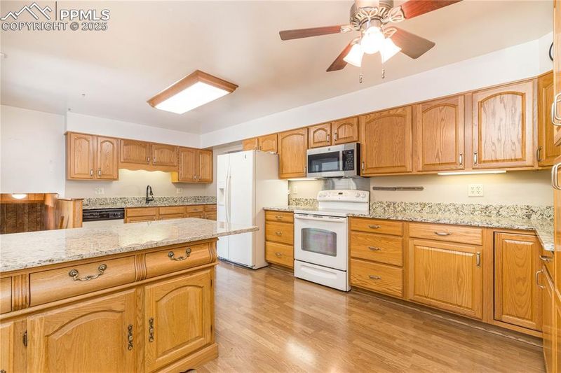 1335 Kingsley Dr, Colorado Springs, CO 80909
