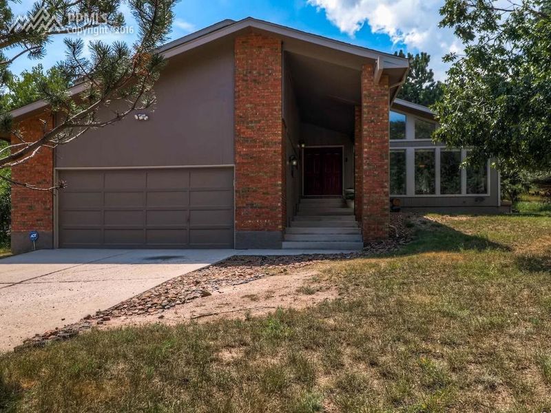 1335 Oak Hills Dr, Colorado Springs, CO 80919
