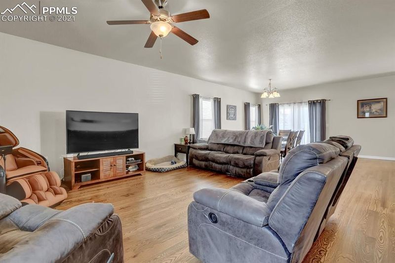 1341 Alveston St, Colorado Springs, CO 80910