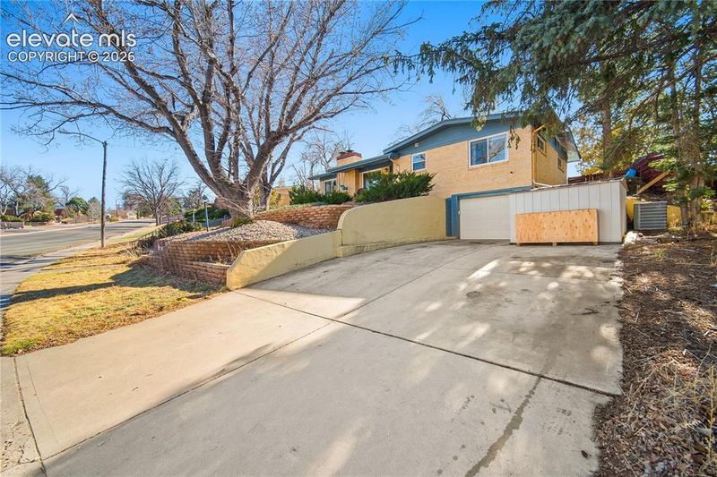 1342 Sunset Rd, Colorado Springs, CO 80909