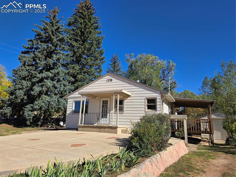 135 Helena Ln, Colorado Springs, CO 80904