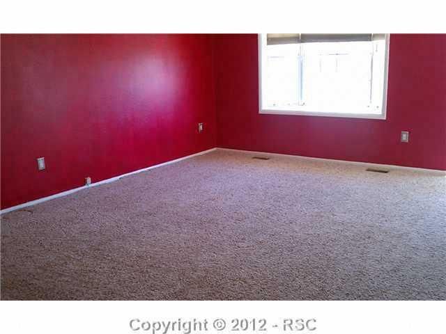135 Schirra Rd, Pueblo, CO 81001