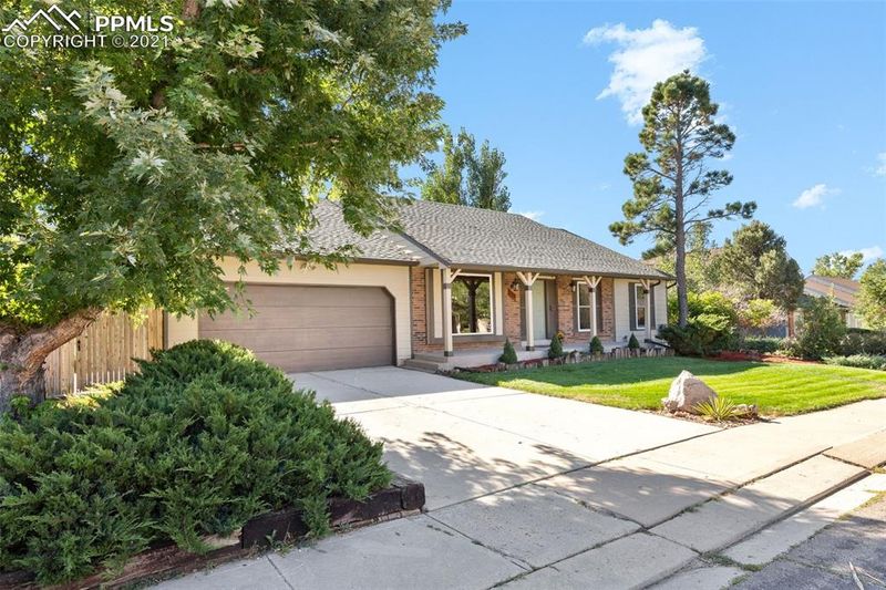 135 Tamarron Dr, Colorado Springs, CO 80919