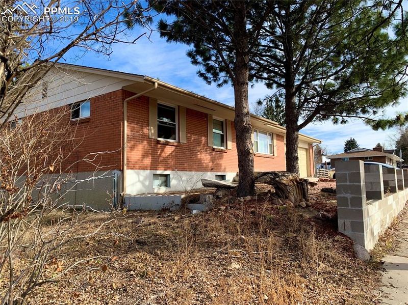 1350 Verde Dr, Colorado Springs, CO 80910