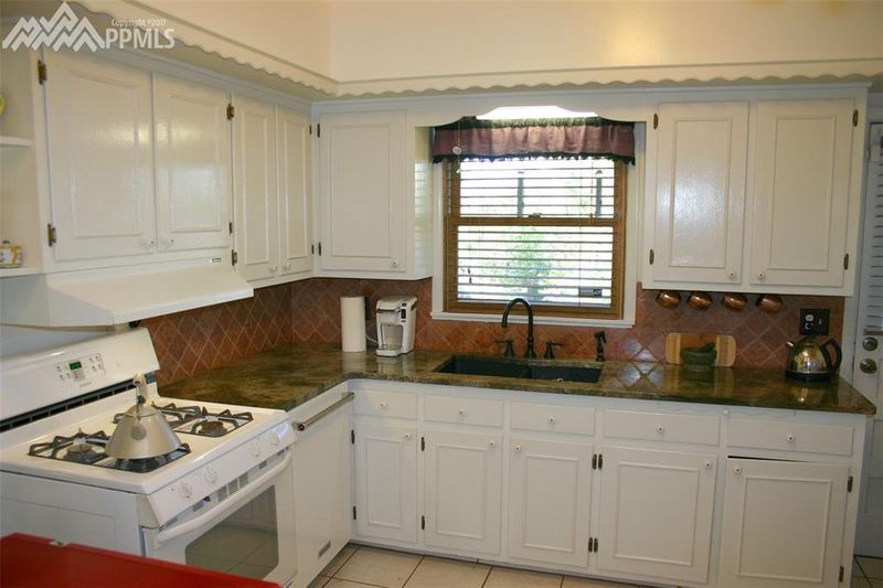 1358 Hillcrest Ave, Colorado Springs, CO 80909