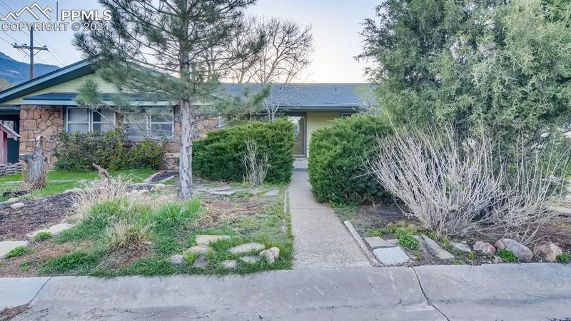 136 Palisade Cir, Manitou Springs, CO 80829