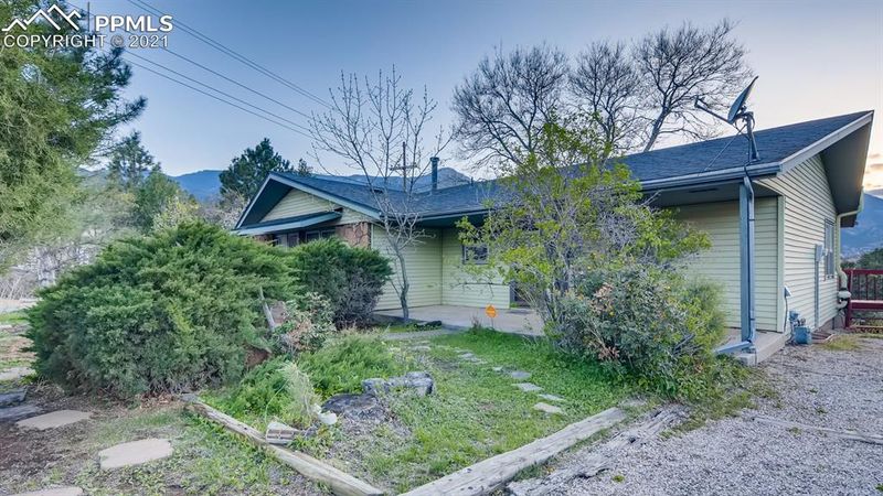 136 Palisade Cir, Manitou Springs, CO 80829