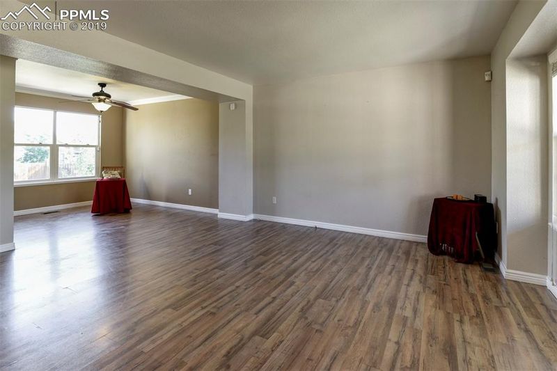 1366 S Canoe Creek Dr, Colorado Springs, CO 80906