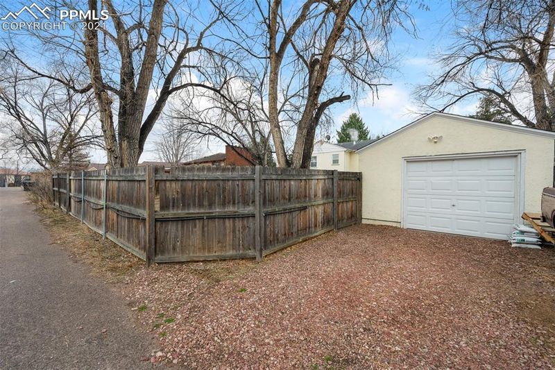 1368 Hillcrest Ave, Colorado Springs, CO 80909