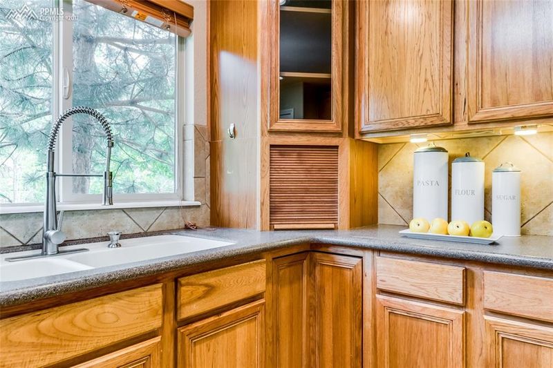 13825 Windy Oaks Rd, Colorado Springs, CO 80921