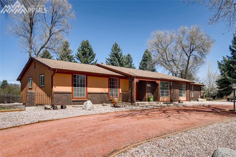 1384 Ginny Ln, Colorado Springs, CO 80918