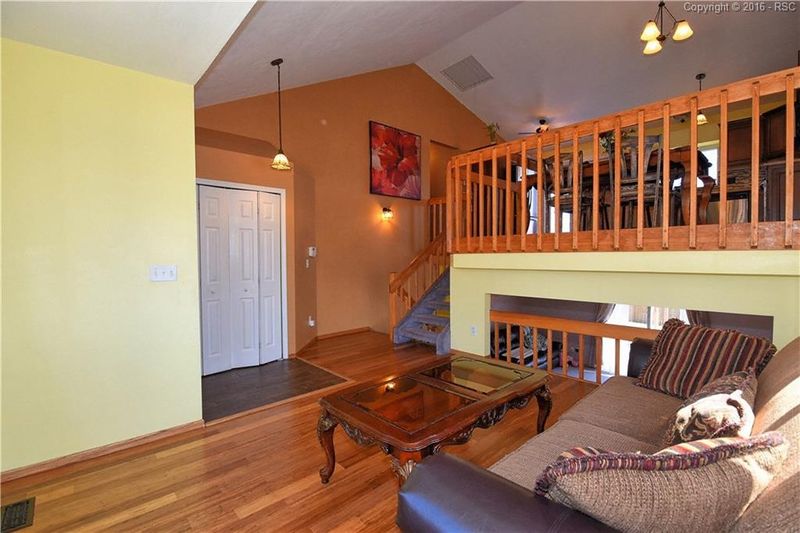 1385 Suncrest Way, Colorado Springs, CO 80906