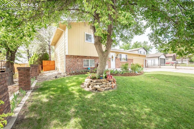 14 Carpenter Pl, Pueblo, CO 81001