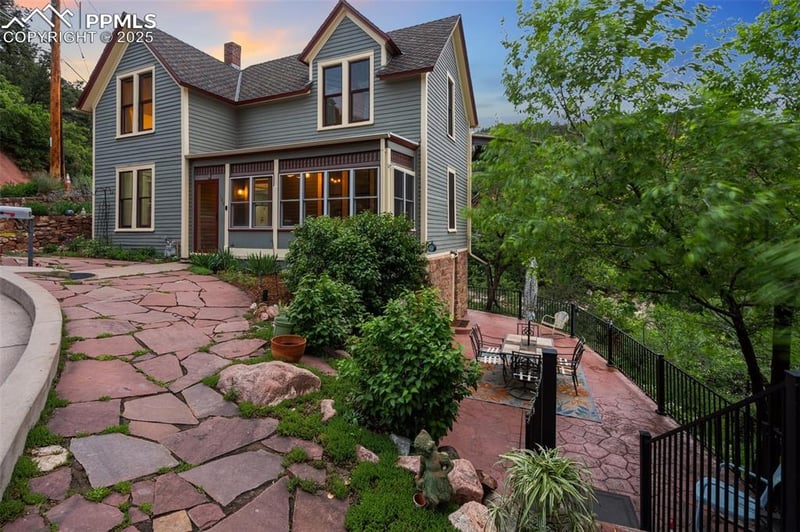 140 Cave Ave, Manitou Springs, CO 80829