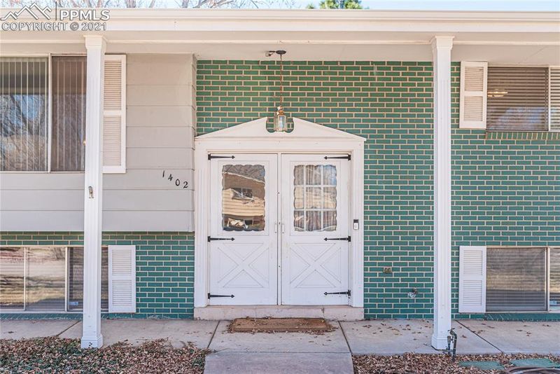 1402 Mears Dr, Colorado Springs, CO 80915