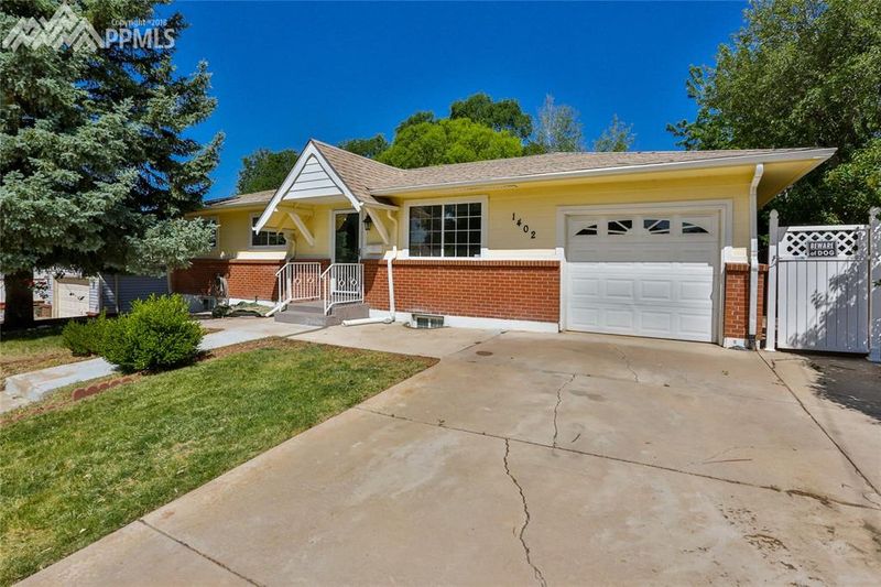1402 Server Dr, Colorado Springs, CO 80910