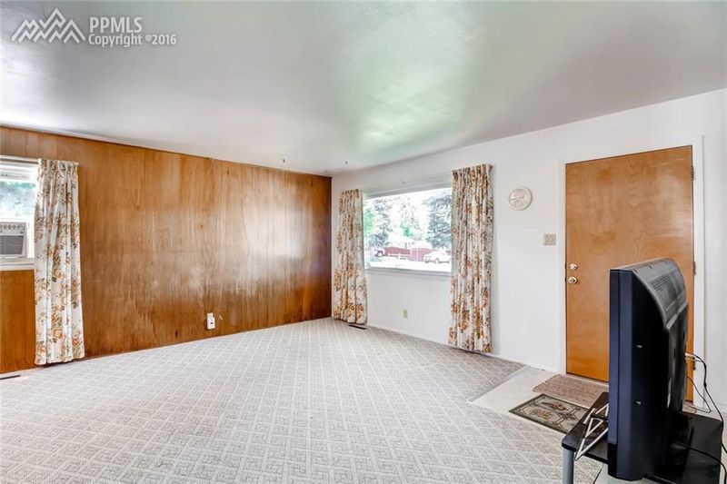 1405 Diana Ln, Colorado Springs, CO 80909