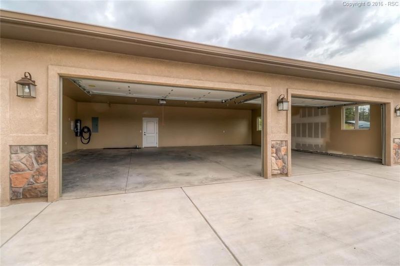14105 Holmes Rd, Colorado Springs, CO 80908