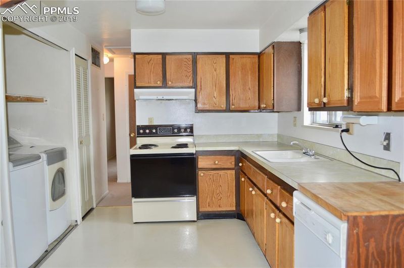 1411 Tappan Cir, Colorado Springs, CO 80909