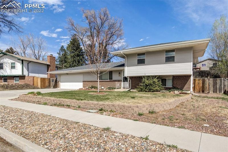 1413 Sanderson Ave, Colorado Springs, CO 80915