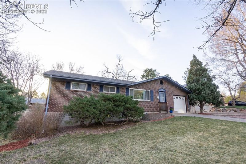 1419 Monteagle St, Colorado Springs, CO 80909