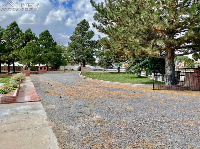 1420 30th Ln, Pueblo, CO 81006