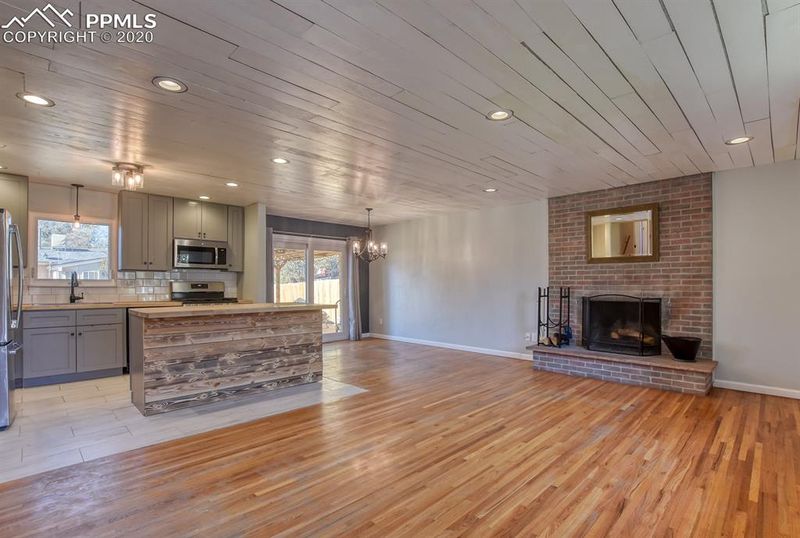 1422 Holmes Dr, Colorado Springs, CO 80909