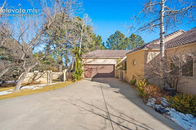 1425 W Cheyenne Mountain Blvd, Colorado Springs, CO 80906