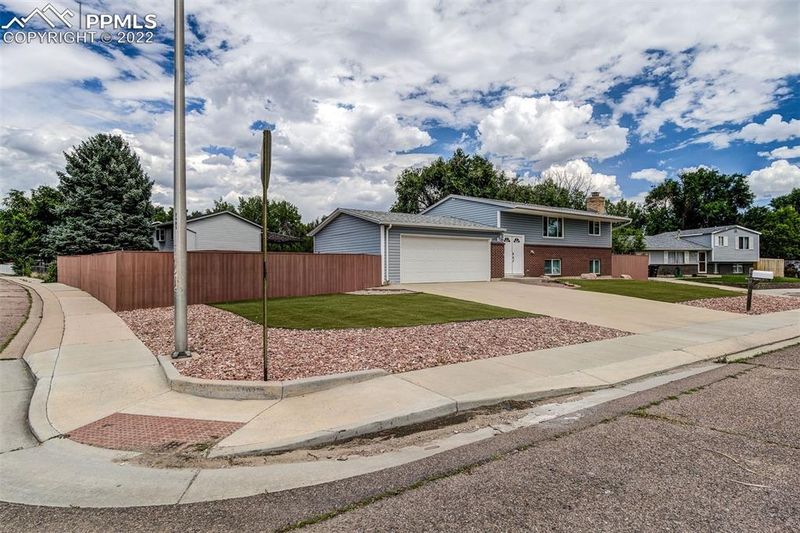 1425 Commanchero Ct, Colorado Springs, CO 80915