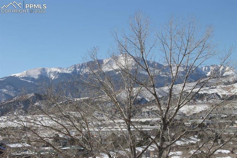 1441 Territory Trl, Colorado Springs, CO 80919