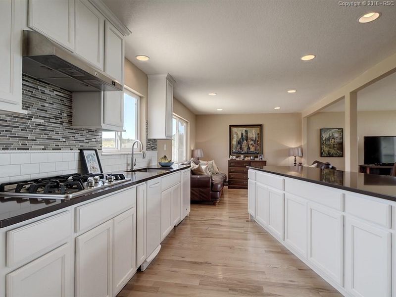 14490 Sun Hills Dr, Colorado Springs, CO 80921
