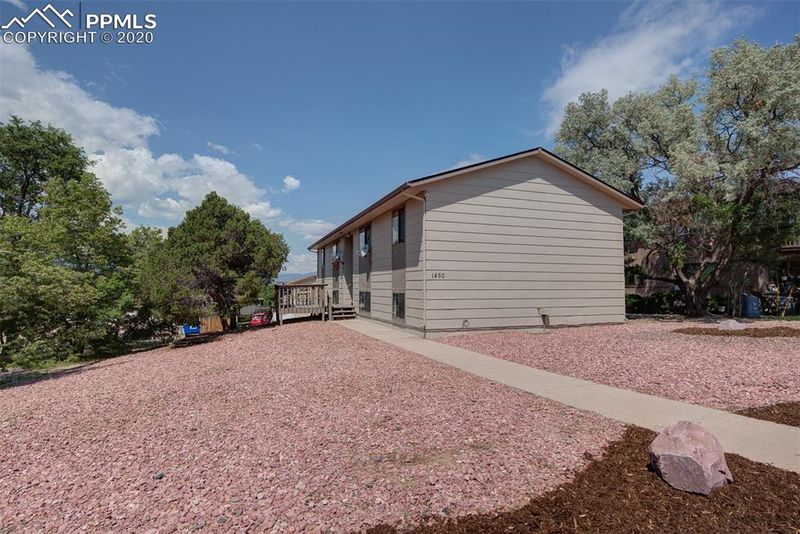 1450 Hathaway Dr, Colorado Springs, CO 80915