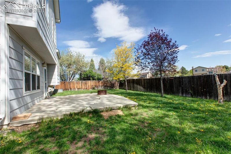 1452 Canoe Creek Dr, Colorado Springs, CO 80906