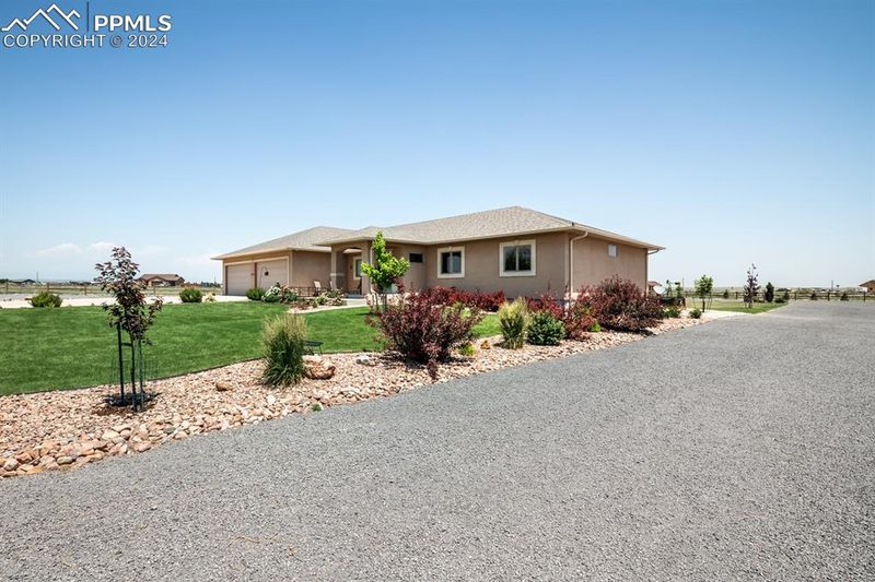 1453 E Ithaca Dr, Pueblo, CO 81007