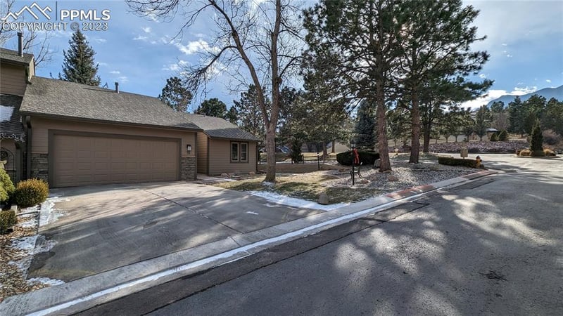 15 Woodbridge Dr, Colorado Springs, CO 80906