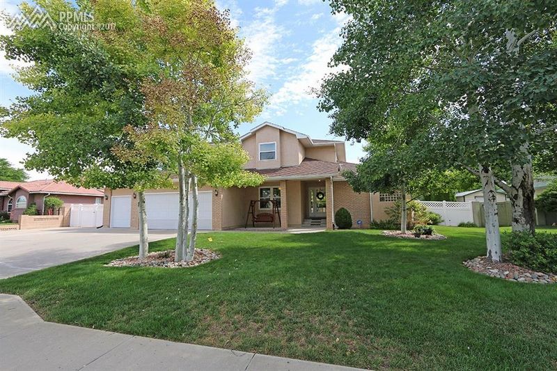 150 Alhambra Dr, Pueblo, CO 81005
