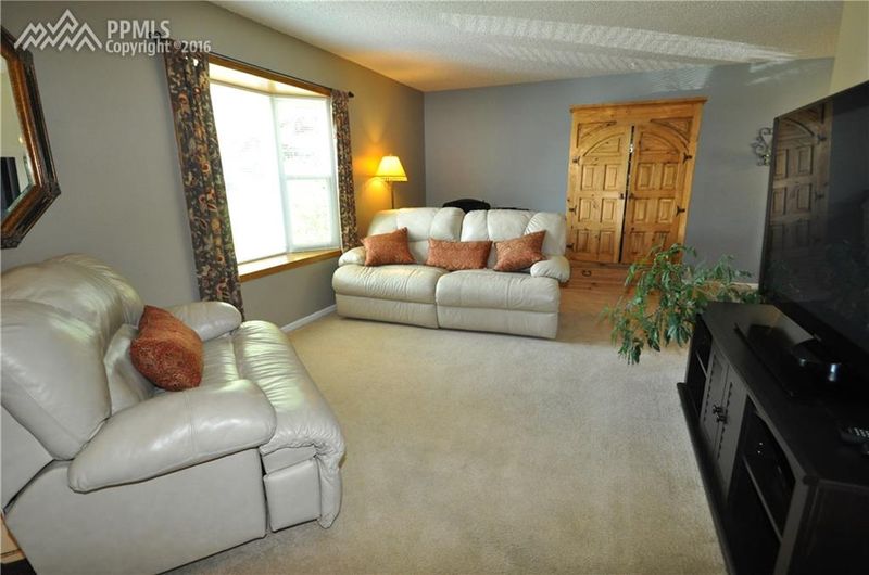 1503 Hiawatha Dr, Colorado Springs, CO 80915