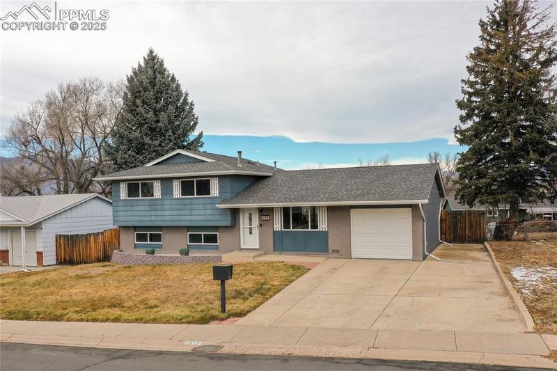 1512 Saratoga Dr, Colorado Springs, CO 80910