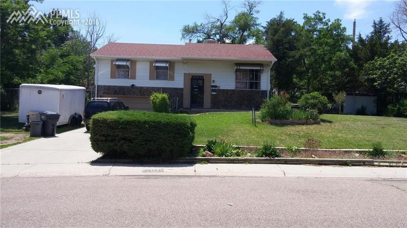 1515 Bunker Hill Rd, Pueblo, CO 81001