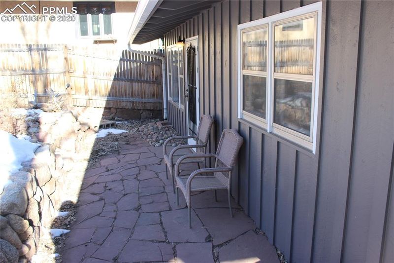 1517 Cheyenne Blvd, Colorado Springs, CO 80906
