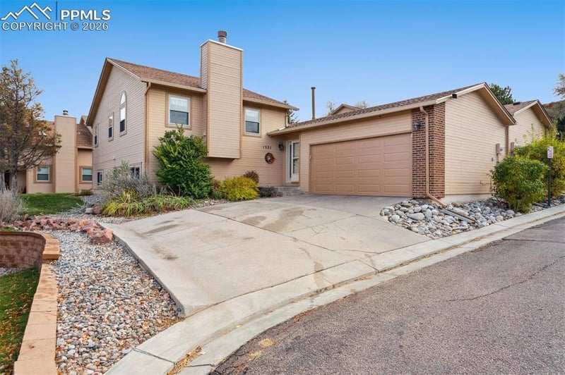 1521 Shane Cir, Colorado Springs, CO 80907